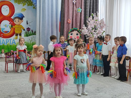 Весеннее поздравление для наших мамочек и бабушек Весеннее поздравление для наших мамочек и бабушек.